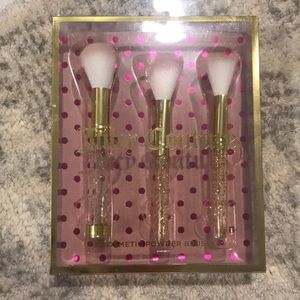 Juicy Couture makeup Brush set